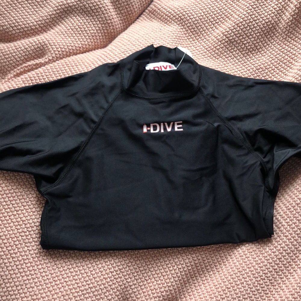 NWT Rash-guard - Picture 2 of 4